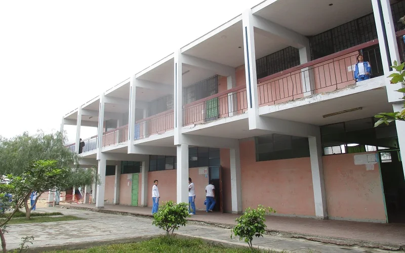 Vista de un pabellón del Colegio Inmaculada de la Merced antes de su demolición, fotografiado en 2017.