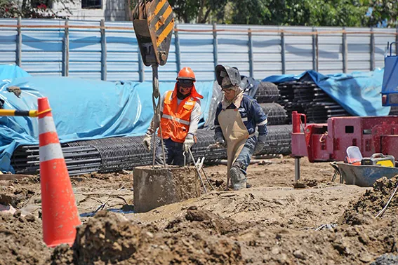 Cimentación del nuevo local de la I.E. Inmaculada de la Merced, reportada el 25 de septiembre de 2026. No es la fachada terminada.