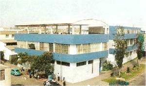 Pabellón azul del Colegio Monseñor Marcos Libardoni de la Av. Pardo, Chimbote