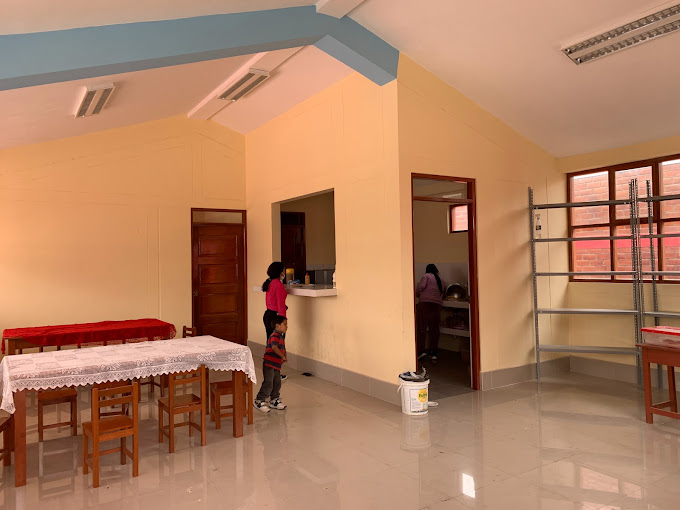 Comedor escolar de la 88413 con mesas infantiles