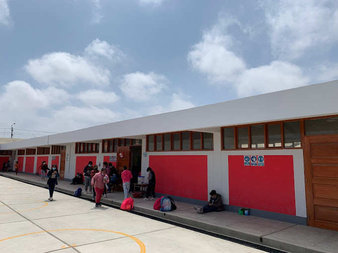 Pabellón rojo de aulas de la 88413 Nuevo Horizonte