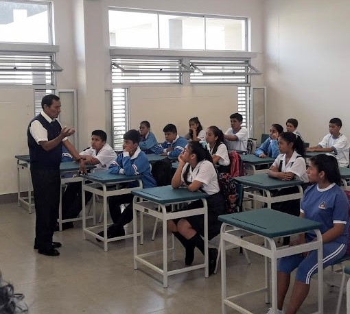 Aula de la República Argentina durante una clase