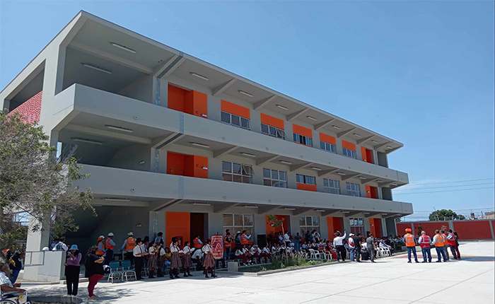 Pabellón nuevo de la I.E. Villa María de Nuevo Chimbote