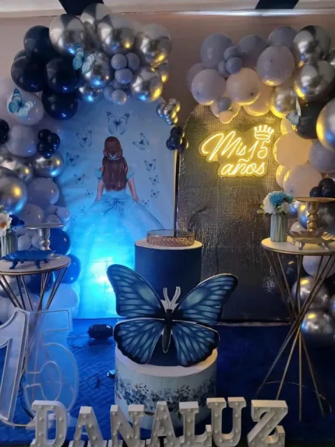 Arcos de globos y guirnaldas