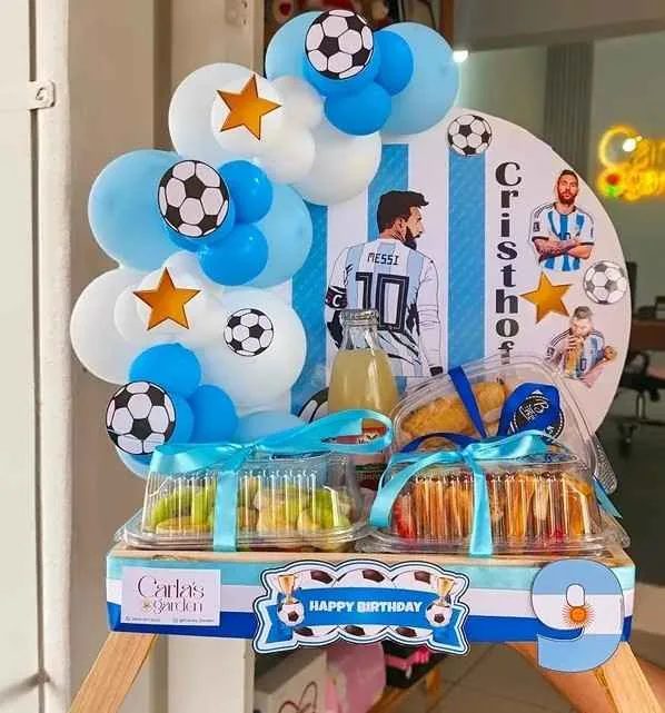 Box temático de fútbol con Messi y Cristiano