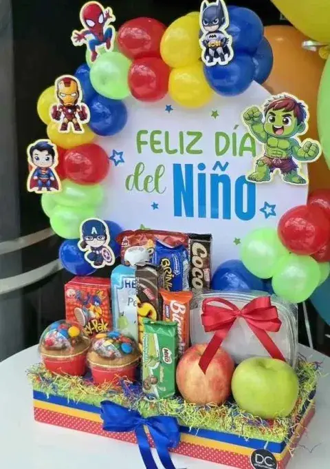 Box por el Día del Niño con golosinas y frutas