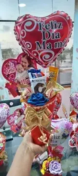 Arreglo con foto personalizada y globo Te Amo Mamá