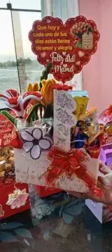 Globo corazón Feliz Día Mamá con girasoles y dulces