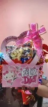 Detalles personalizados Wendy BF: cajitas de regalo, arreglos con globos, canastas de chocolates y flores para el Día de la Madre y cumpleaños en Chimbote