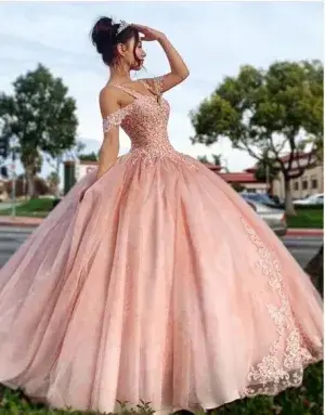 ALQUILER Y VENTA DE VESTIDOS Y ZAPATOS "REYNA"