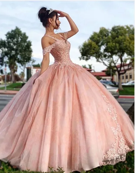 Abrir tarjeta de ALQUILER Y VENTA DE VESTIDOS Y ZAPATOS "REYNA"