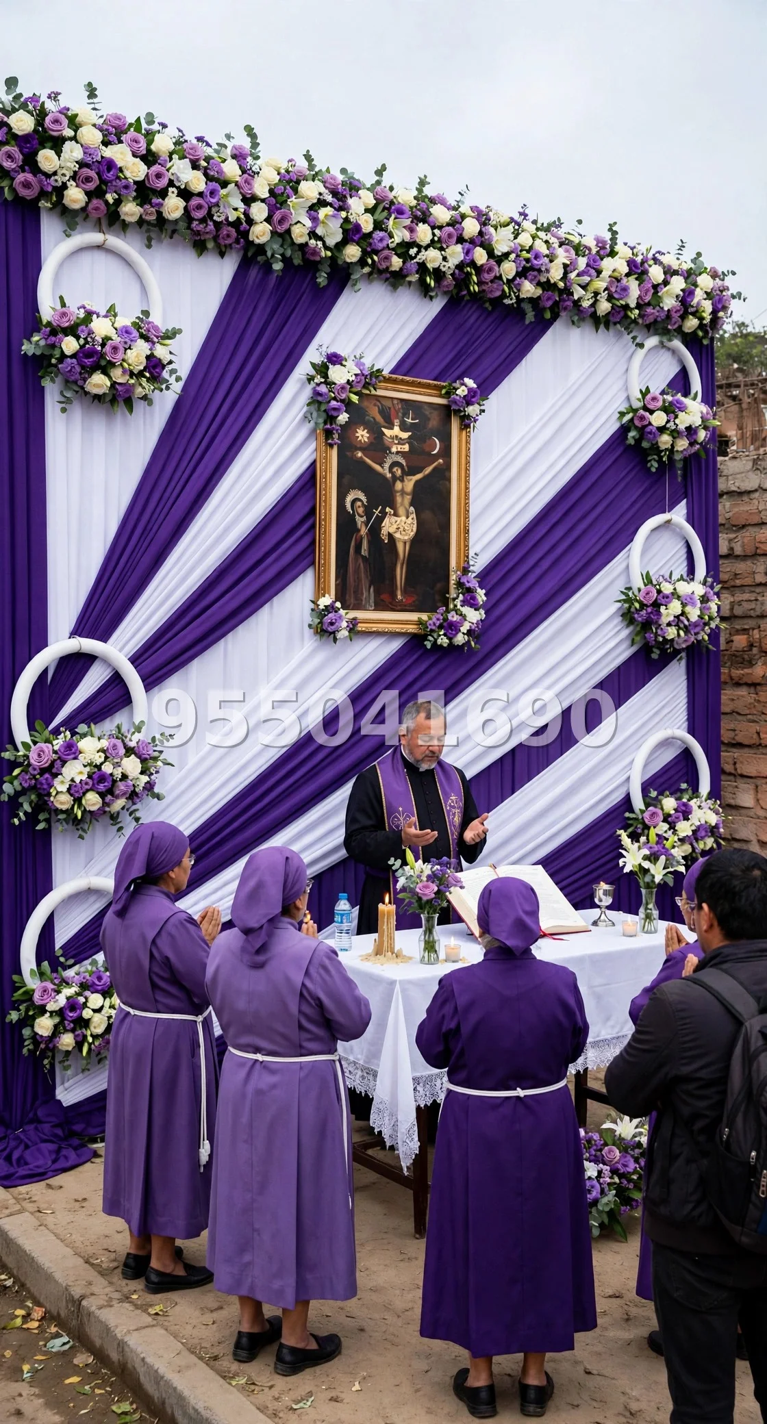 Fondo de altar Señor de los Milagros diseño 2: con drapeado en cascada y marco dorado