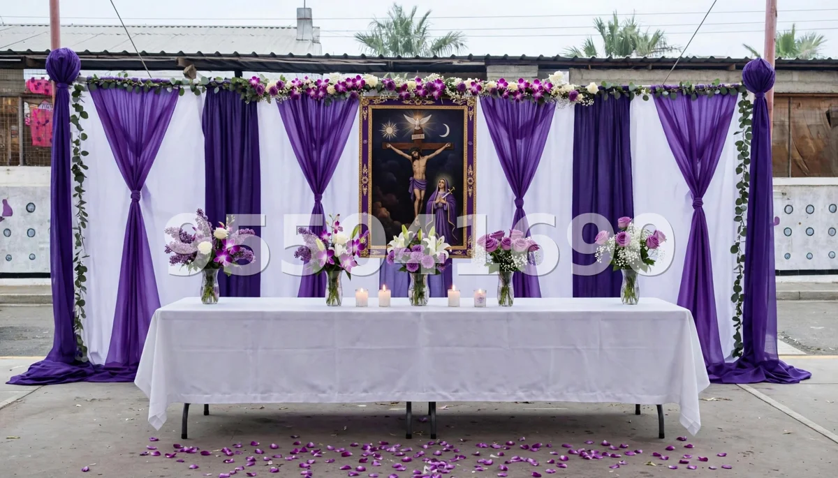 Fondo de altar Señor de los Milagros diseño 7: con mesa baja y pétalos al frente