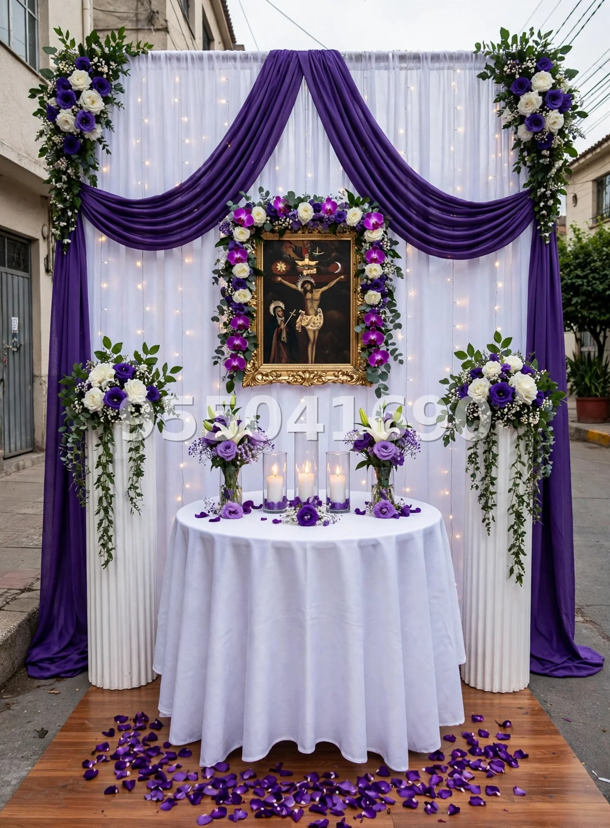 Fondo de altar Señor de los Milagros diseño 8: con el cuadro en marco dorado y cortinas en ondas