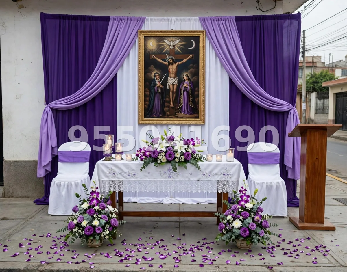 Fondo de altar Señor de los Milagros diseño 12: con cortinas en ondas, sillas vestidas y atril de madera