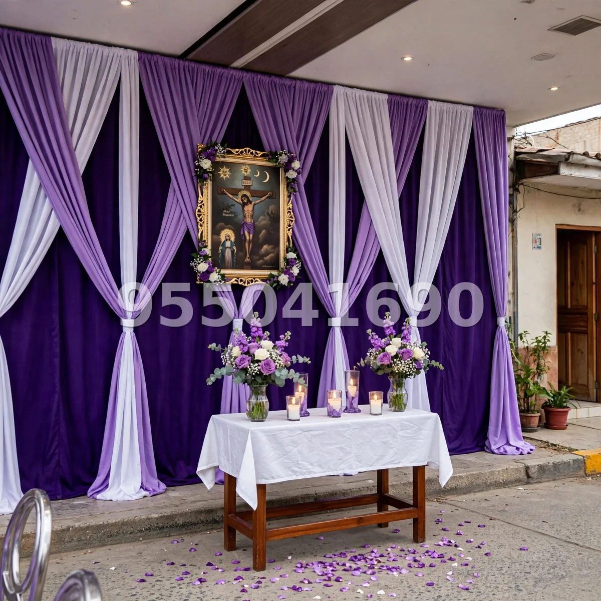 Fondo de altar Señor de los Milagros diseño 15: con cortinas cruzadas en X en morado y blanco