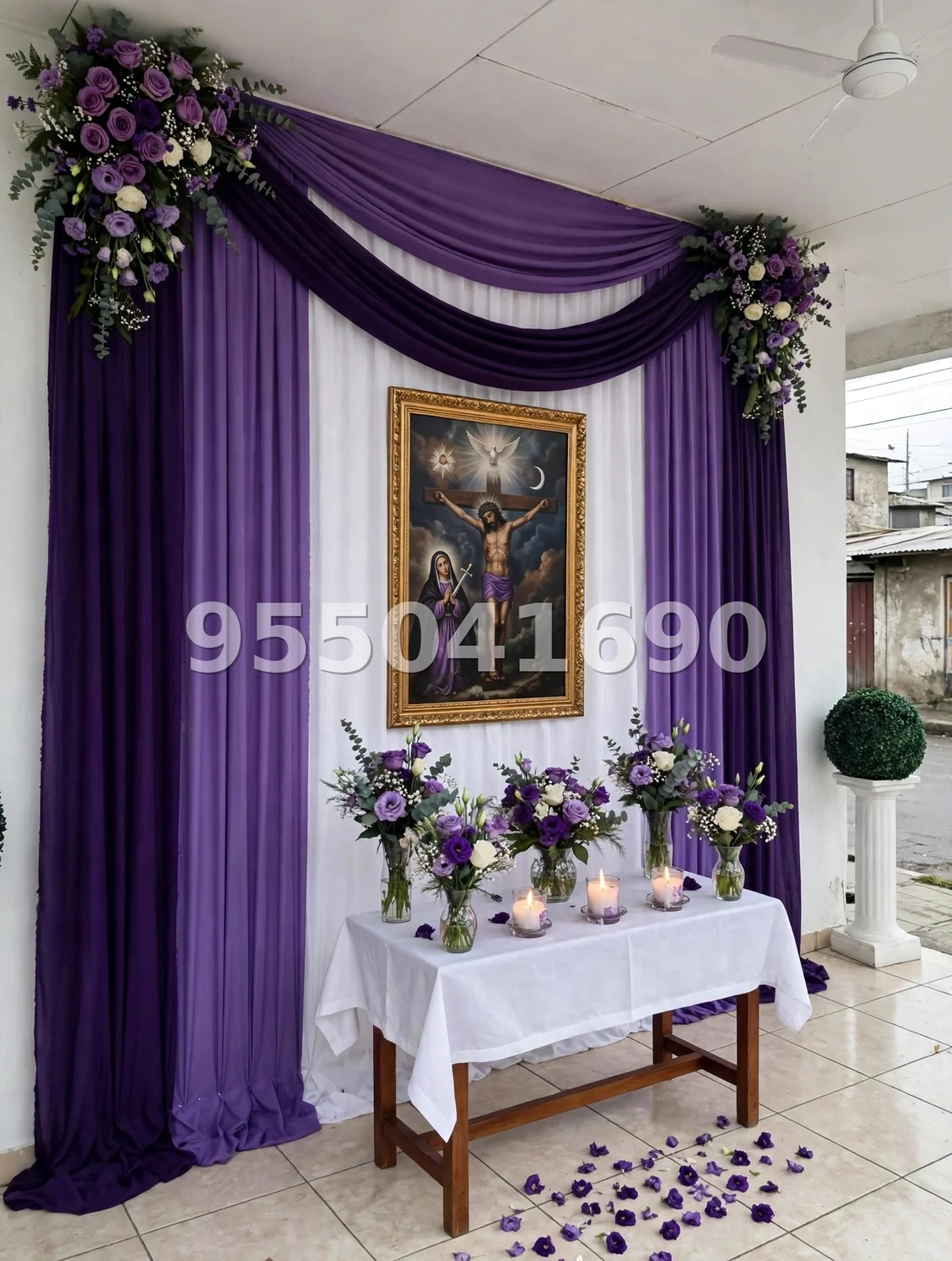 Fondo de altar Señor de los Milagros diseño 16: clásico, con mesa de altar y pétalos en la vereda