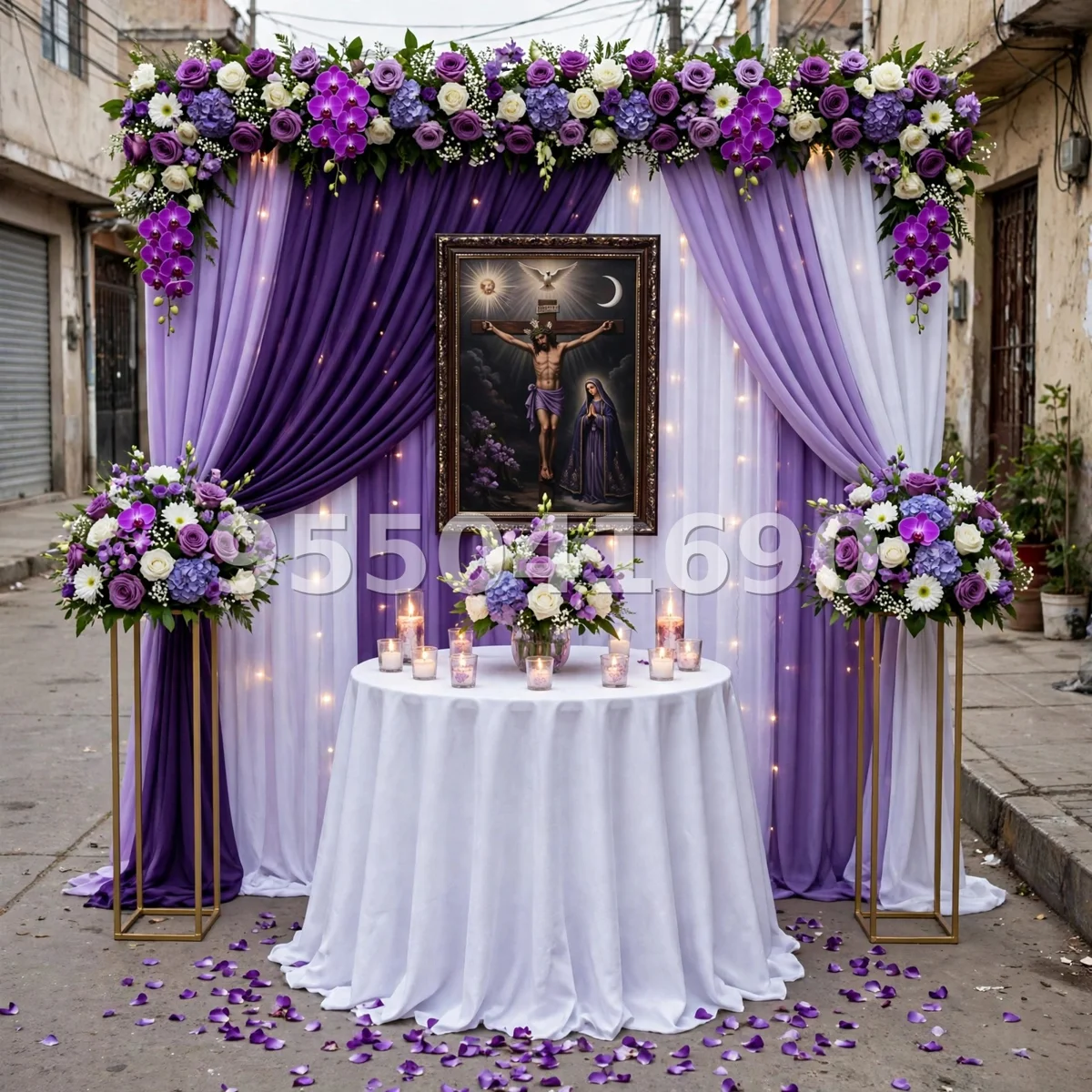 Fondo de altar Señor de los Milagros diseño 17: con drapeado lateral y marco dorado