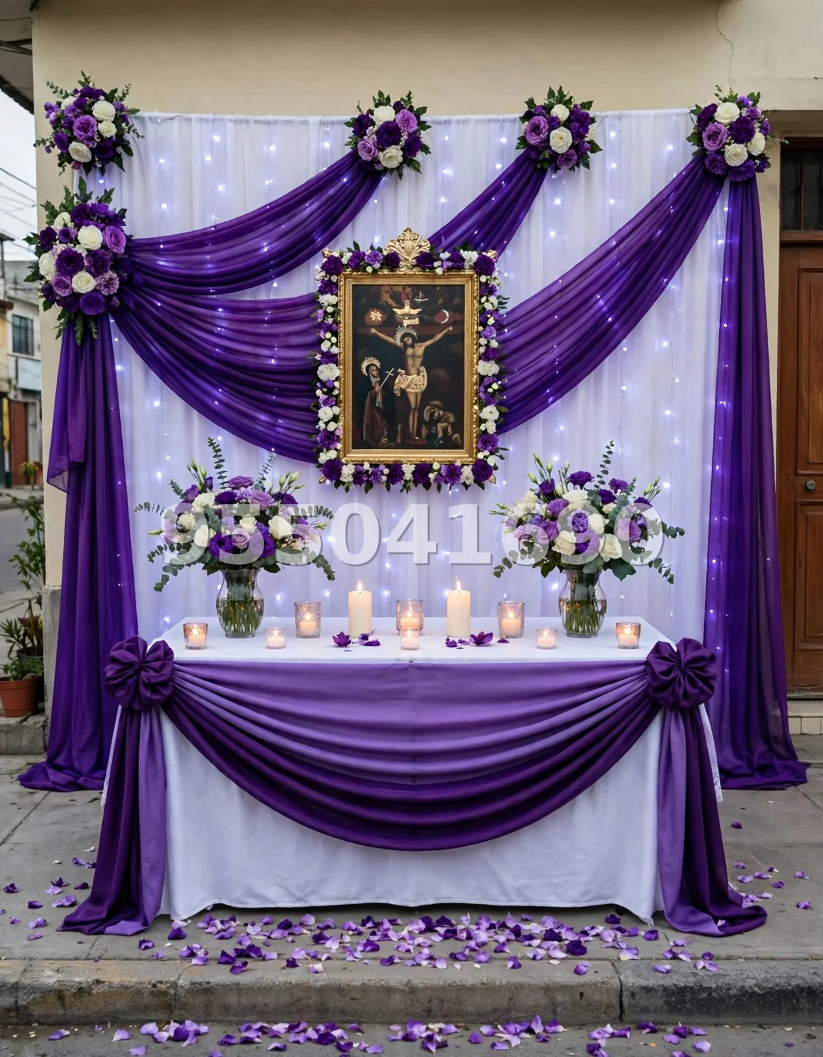 Fondo de altar Señor de los Milagros diseño 21: clásico, con cortinas en dos tonos y marco dorado