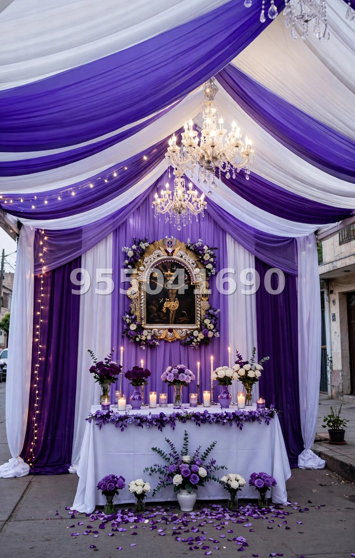 Fondo de altar Señor de los Milagros diseño 26: bajo toldo, con entelado de techo y arañas colgantes