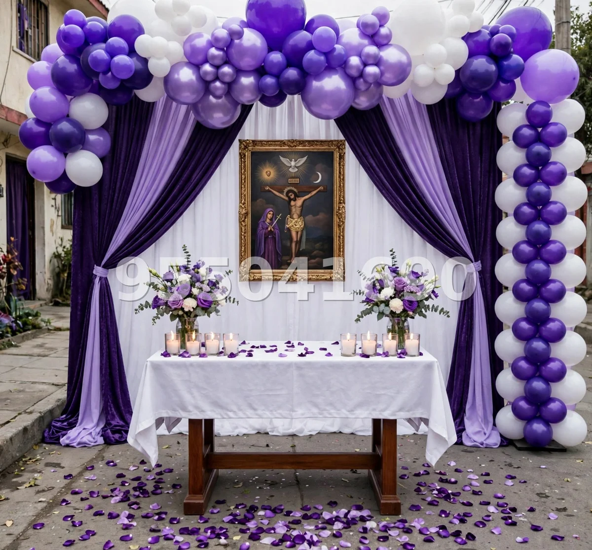Fondo de altar Señor de los Milagros diseño 40: con arco de globos en morado y blanco