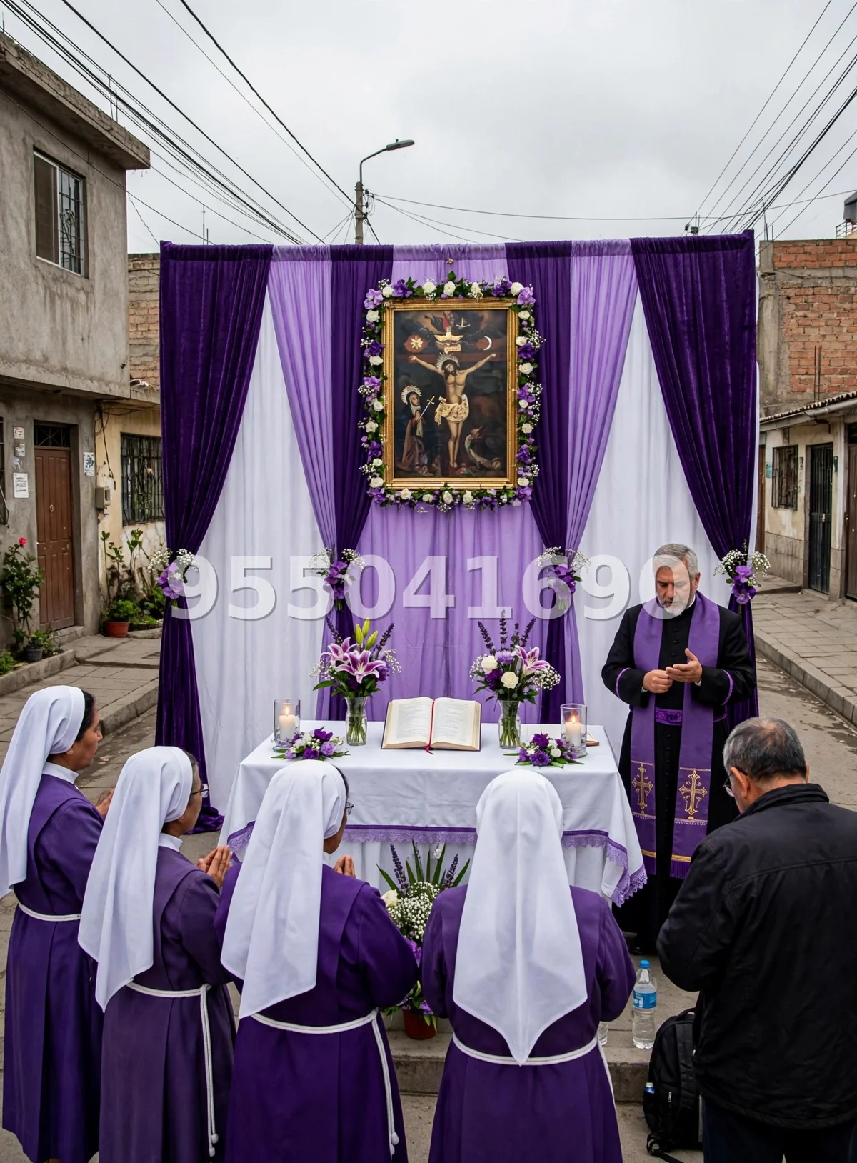 Fondo de altar Señor de los Milagros diseño 43: con columnas de globos morados y blancos