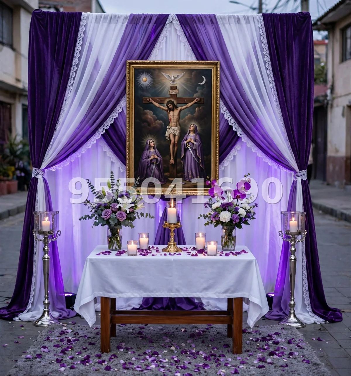 Fondo de altar Señor de los Milagros diseño 44: con caída clásica en morado de dos tonos y blanco