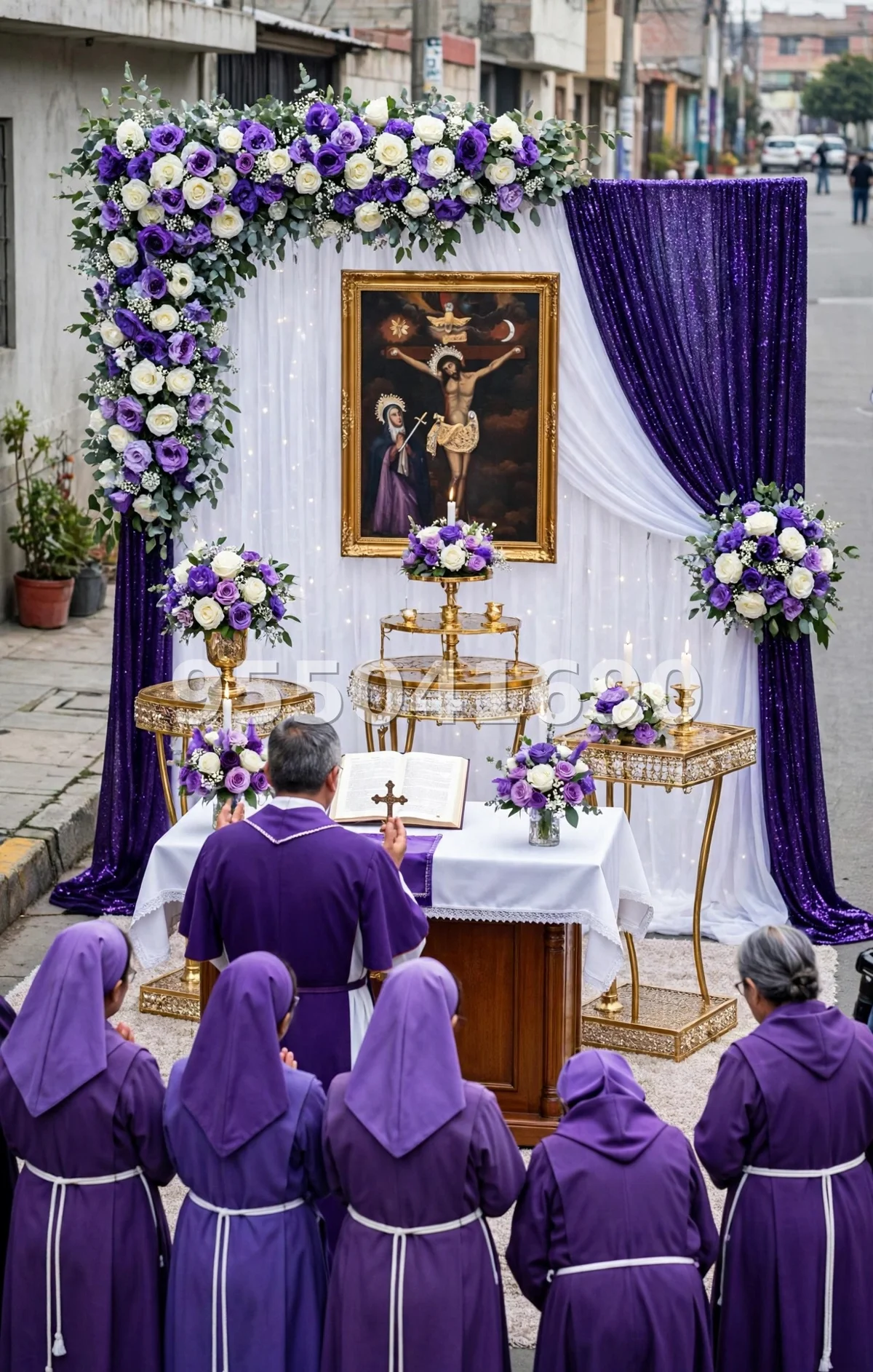 Fondo de altar Señor de los Milagros diseño 45: con arco floral arriba y cortinas con lentejuela