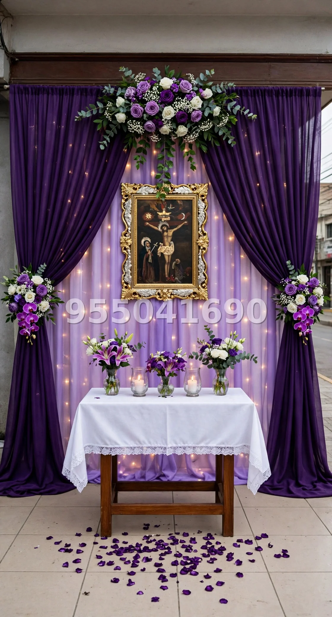 Fondo de altar Señor de los Milagros diseño 47: con velas en fanales y lucecitas cálidas en la tela