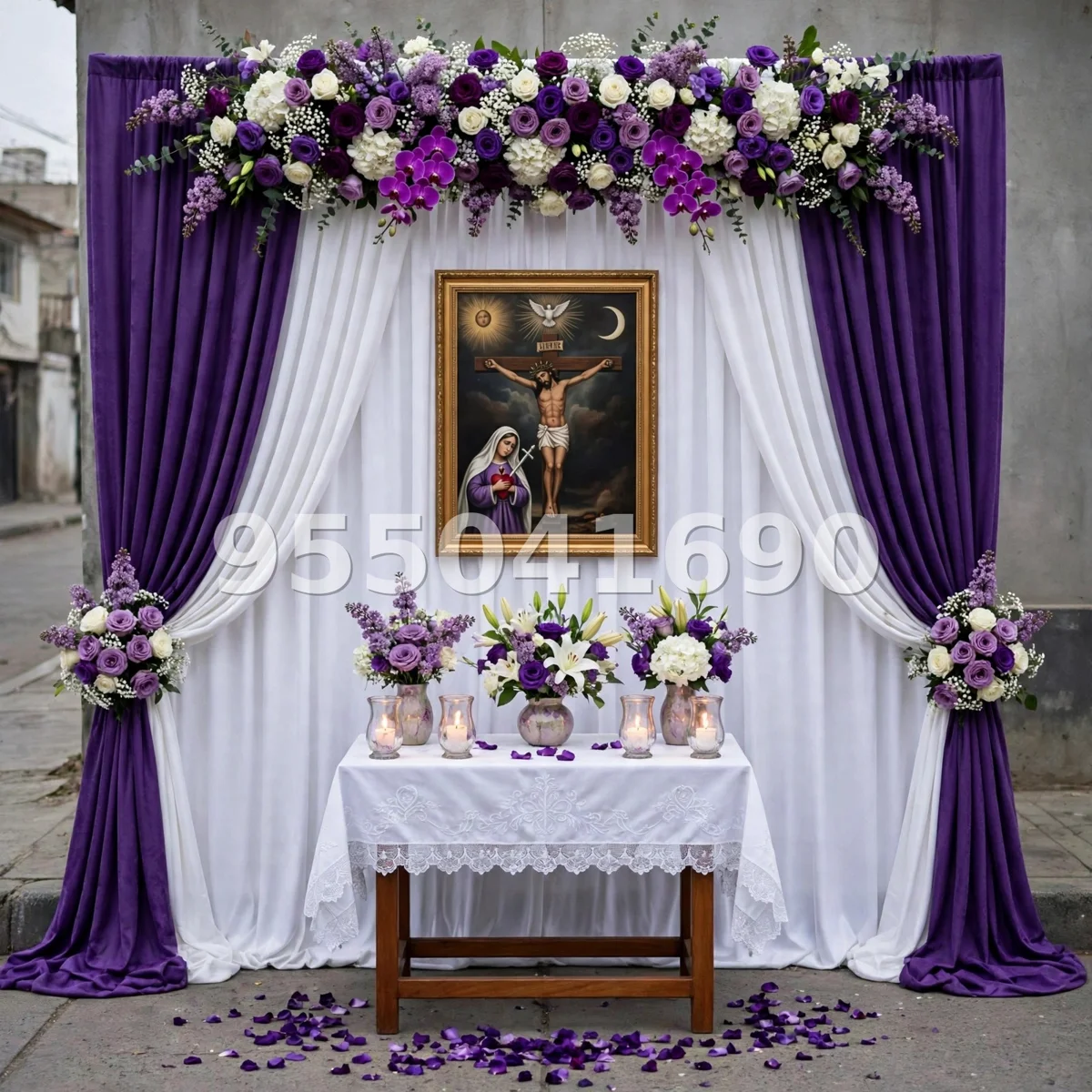 Fondo de altar Señor de los Milagros diseño 49: con mantel de encaje y el cuadro rodeado de flores