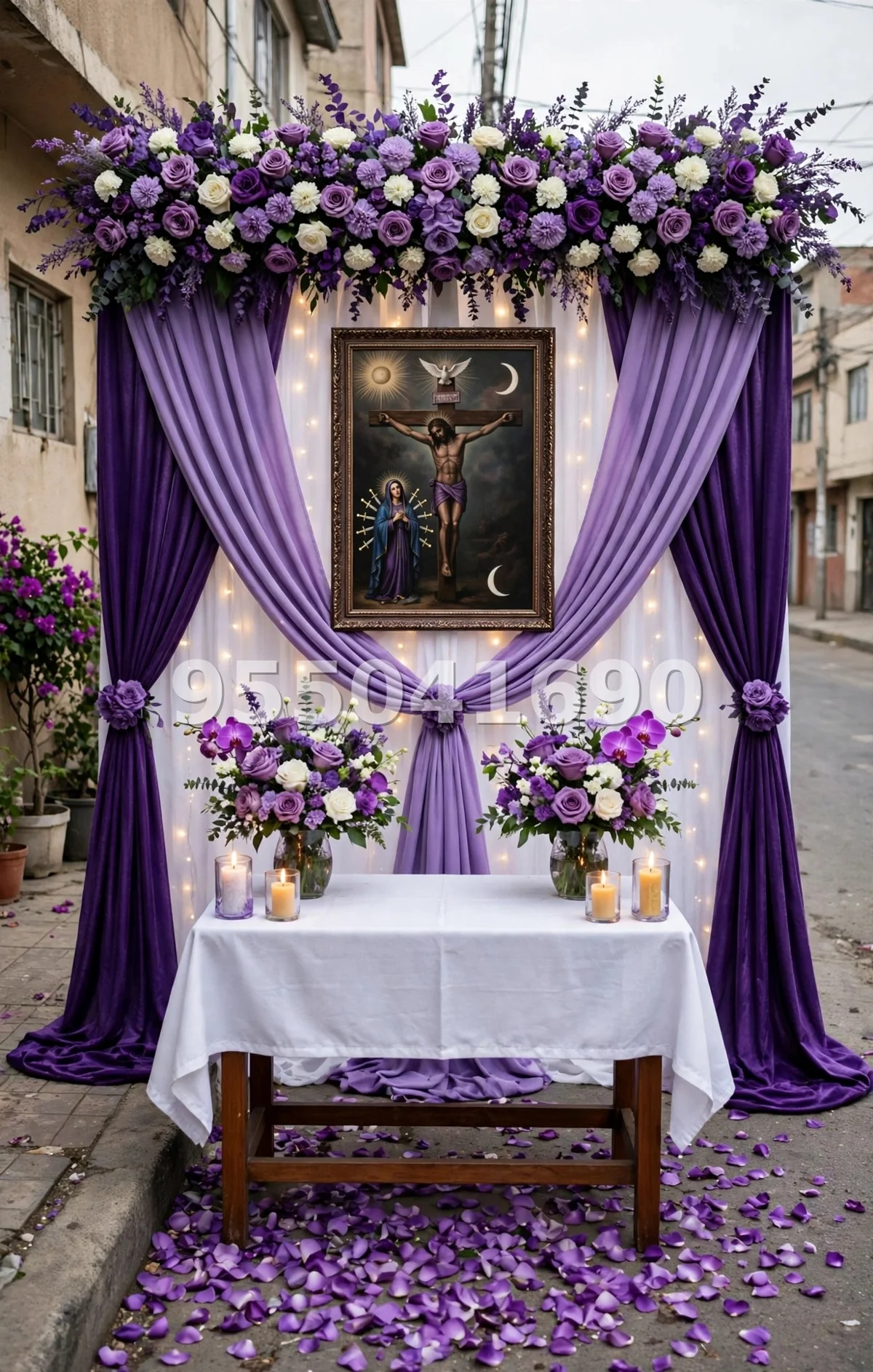 Fondo de altar Señor de los Milagros diseño 50: con caída en V en morado de dos tonos y blanco