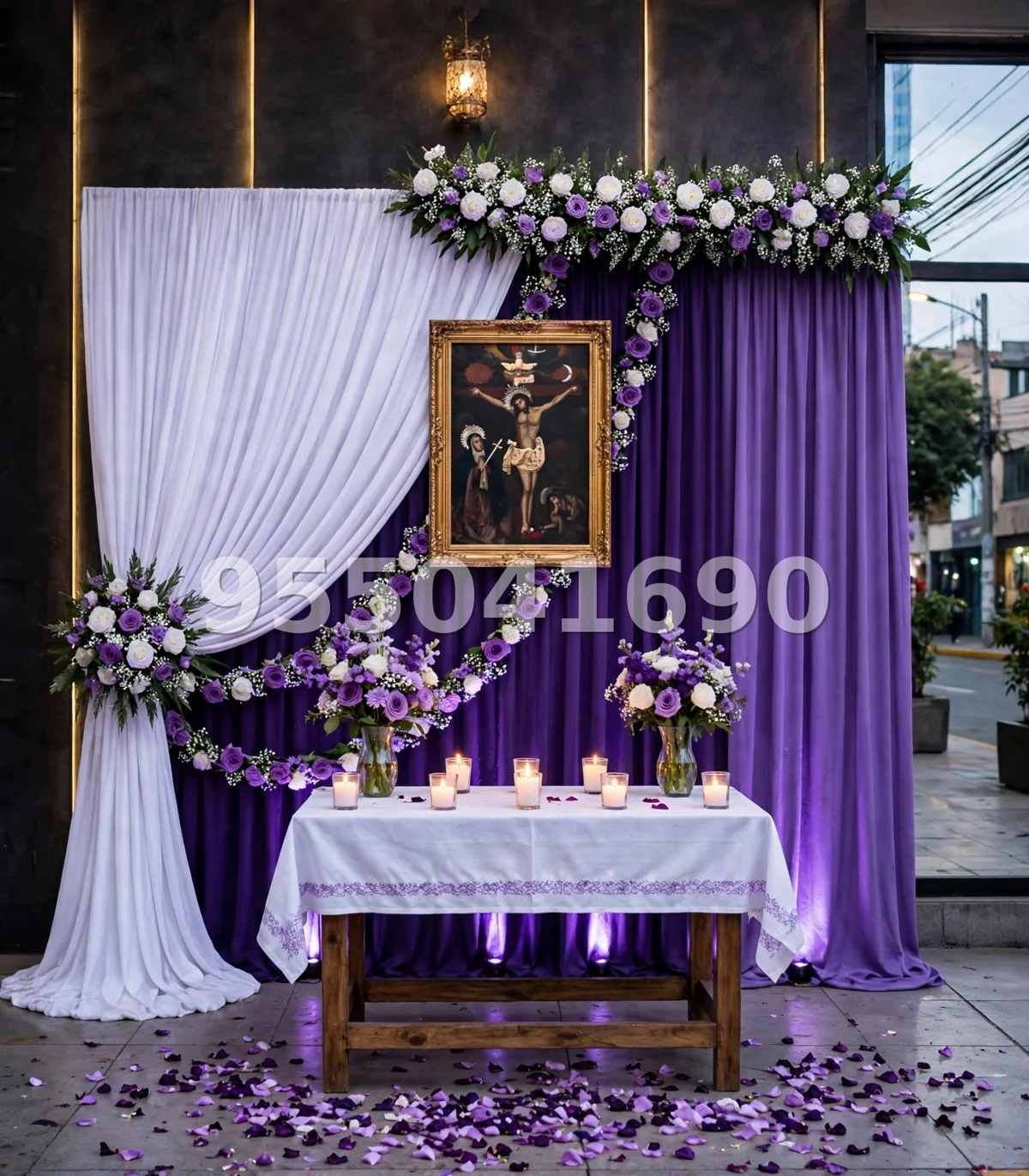 Fondo de altar Señor de los Milagros diseño 56: elegante, con el cuadro en marco dorado amplio
