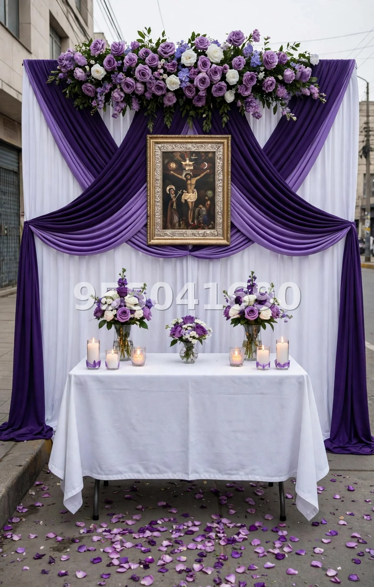 Fondo de altar Señor de los Milagros diseño 61: con telas cruzadas en X en morado y blanco