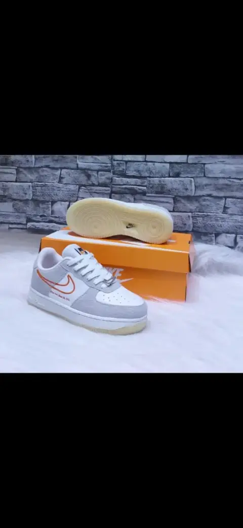 Ashtrid Sneakers