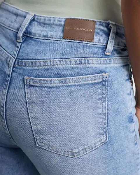 Jean Wide Leg Light Wash