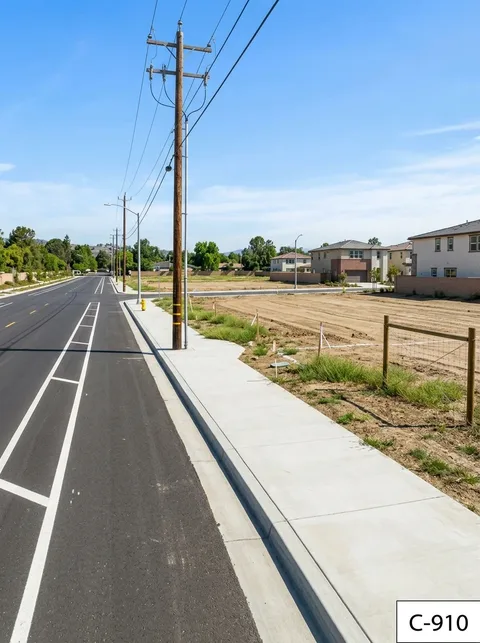 Terreno con servicios básicos y pista