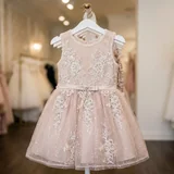 Vestido de fiesta corto con pedrería