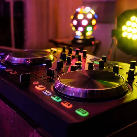 Servicio de DJ para eventos sociales