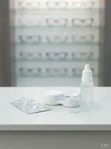 Kit de lentes de contacto con estuche y solución