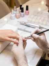 Uñas acrílicas esculpidas