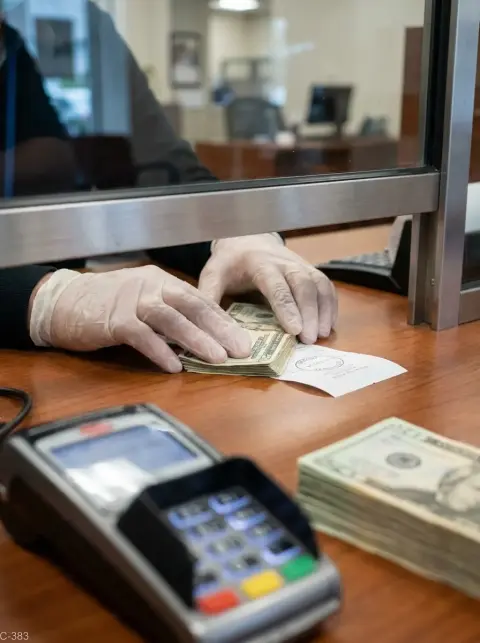 Depósitos y retiros en ventanilla