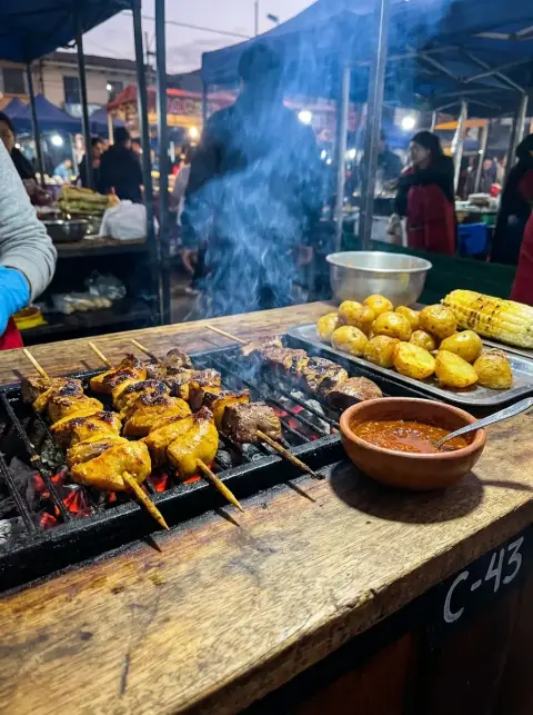 Parrilla para evento: anticuchos, chorizo y carne a la parrilla