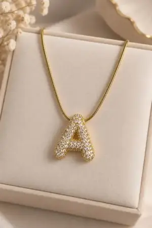 Collar de inicial con circones