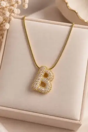 Otra inicial del collar con circones