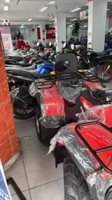 Motos lineales en exhibición