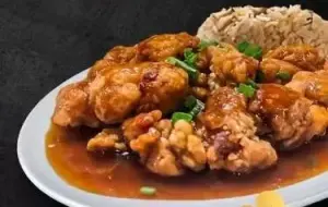 Sopa wantán con chaufa chi-jau-kay