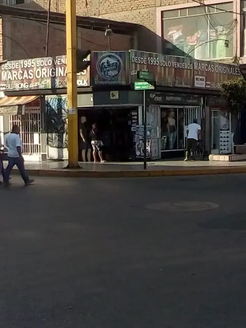 Compraventa de Ropa de Mujer Juvenil