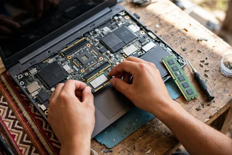 Actualización de PC y laptop: instalación de SSD y ampliación de RAM
