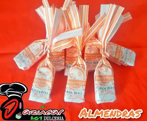 Chocotejas rellenas de almendra
