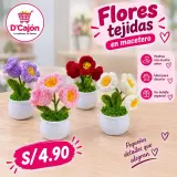 Flor tejida a crochet en macetero blanco decorativo